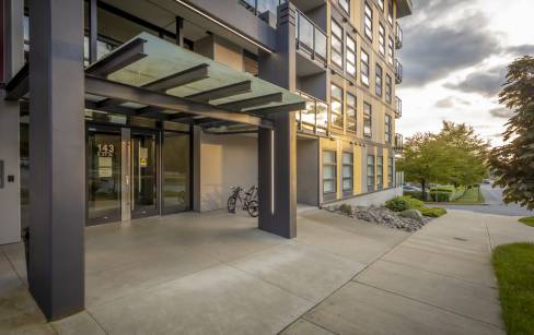 Front entrance of Sundance Apartments in North Vancouver